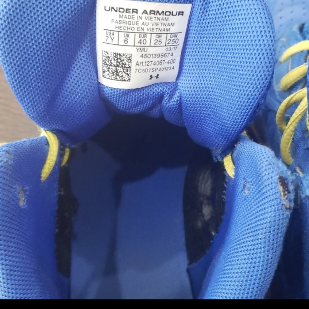 Under Armour basketball shoes Blue and Yellow Size 7 Big boy